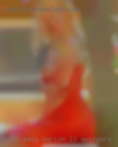 I'm easy Marion, IL swingers going, quite shy at first.